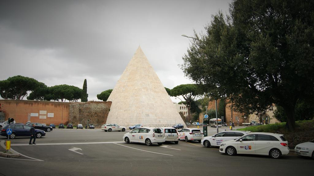 I Love Piramide Rome Extérieur photo